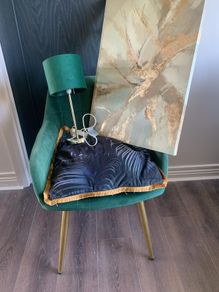 Green chair/lamp/picture