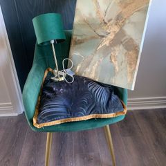 Green chair/lamp/picture
