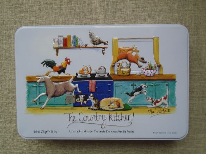 Novelty tin box, Tin box, Storage box
