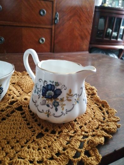 TARA porcelain set