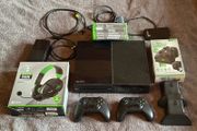 Xbox One Bundle (headset is sold)