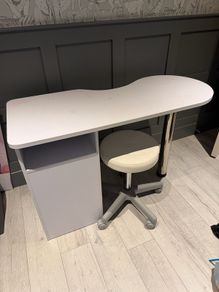 Nail Table & Stool