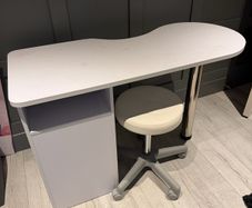 Nail Table & Stool