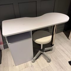Nail Table & Stool