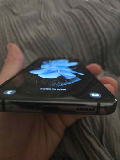 Samsung galaxy flip 4