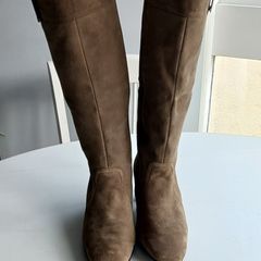Ladies suede boots