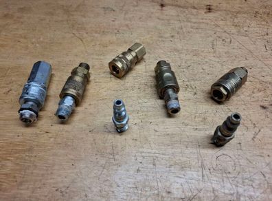 Compressor fitting quick coupler