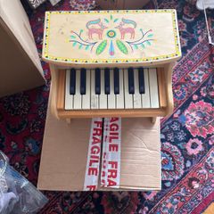 Djeco toy piano