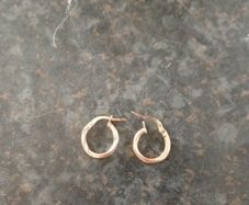 gold earrings