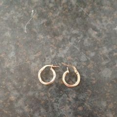 gold earrings