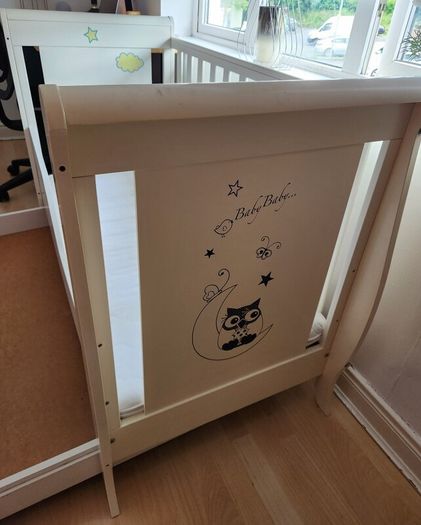 Baby cot bed