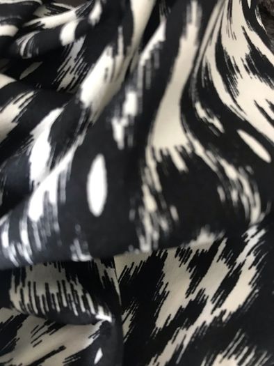 Mystify black & white print top size 16