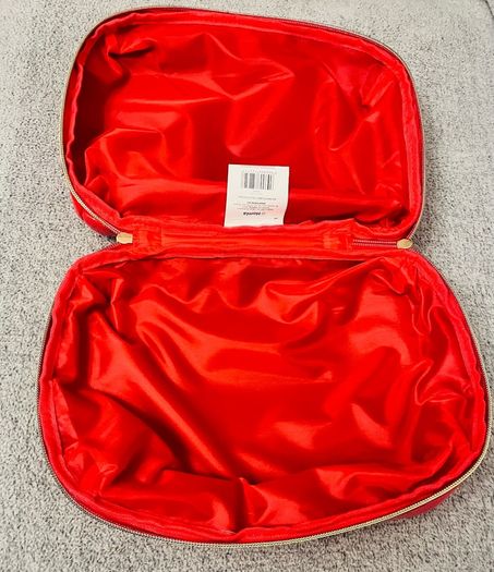 Travel cosmetic bag