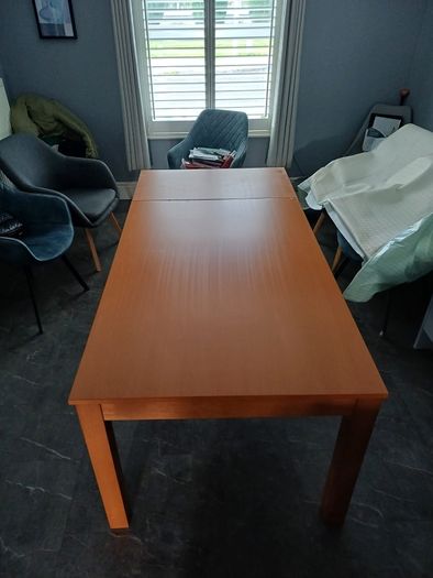 Extendable Dining table 8 chairs