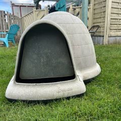 Dog igloo box