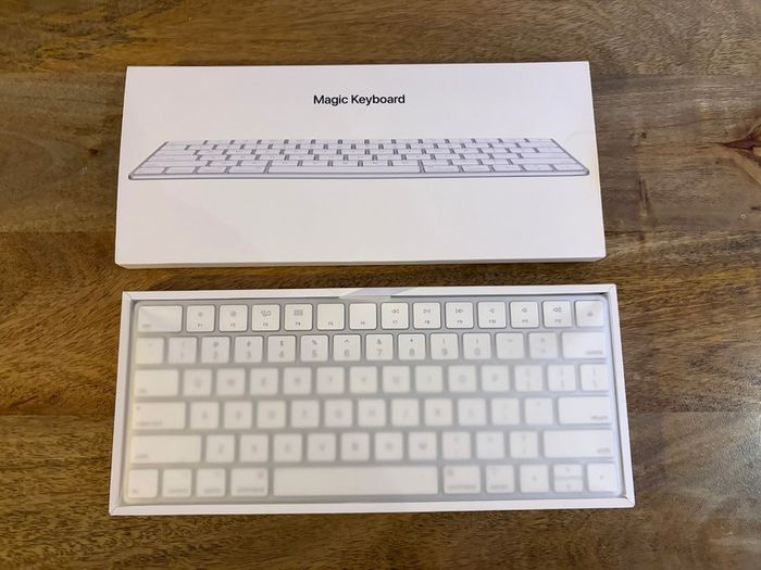 Apple Magic Keyboard (Lightning). Original Packaging, Great Condition