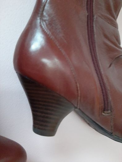 New genuine leather boots Clarkes in box