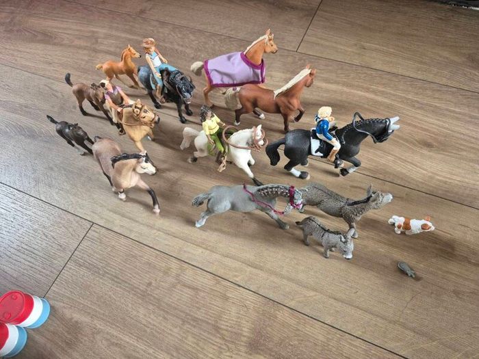 Schleich horses, stables and accessories