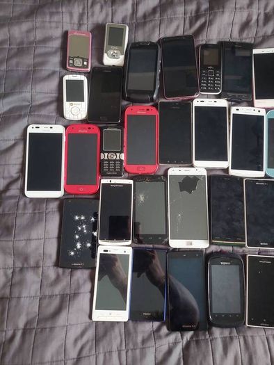 Joblot of 38 Phones Mostly for Parts or Repair