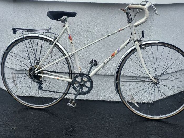 Ladies. Raleigh Candice Vintage Road Bike