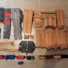 Wooden road set (84 pieces)