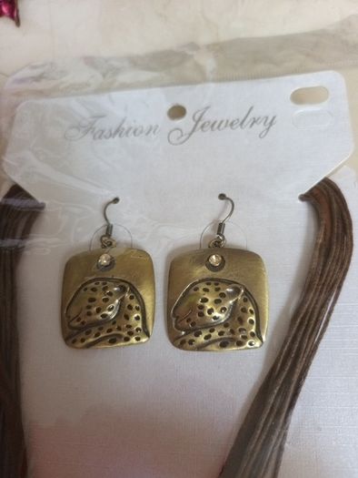 Costume  Necklace & Matching  Earrings.  Length  - 9".