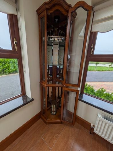 Glass corner display cabinet