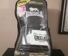 Xmas gift boxing gloves new small to medium