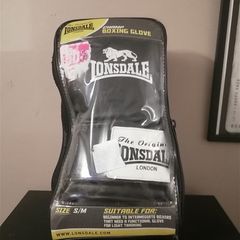 Xmas gift boxing gloves new small to medium