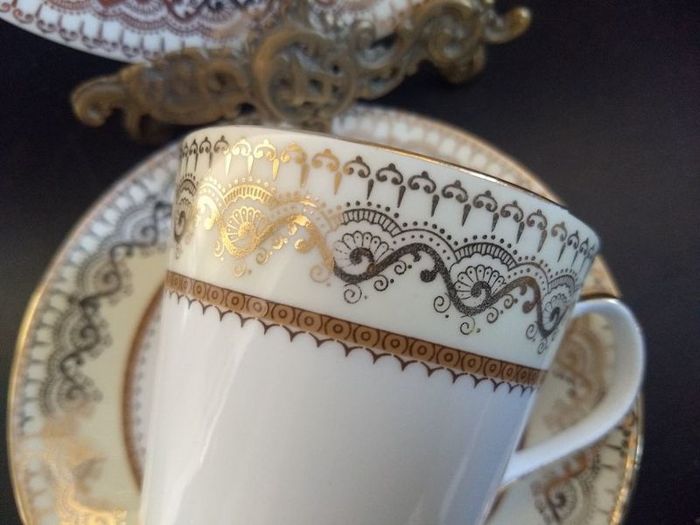 Beautiful Elegant Trio by Elizabethan English Bone China in the "Swiss Cottage" Pattern