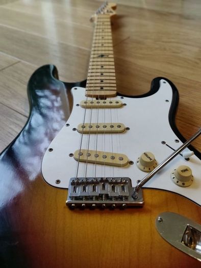 Beautiful Sunburst Fender Strat copy