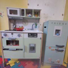 Toy kitchen nd fridge