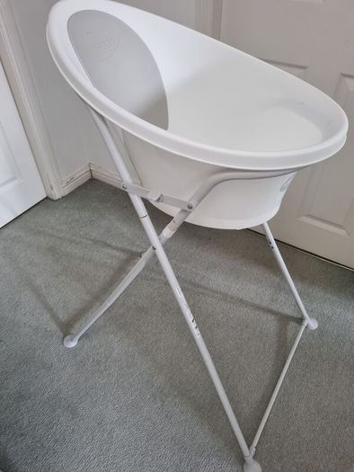 Shnuggle baby bath and stand