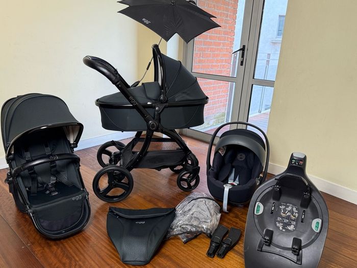 As New Egg2 travel system with Cybex car seat and isofix base swivel