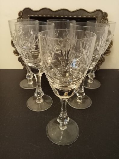 Superb set of 6 wine glasses High quality 24%lead crystal, similar to Waterford