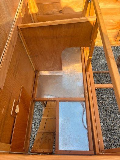Rabbit hutch / Cage