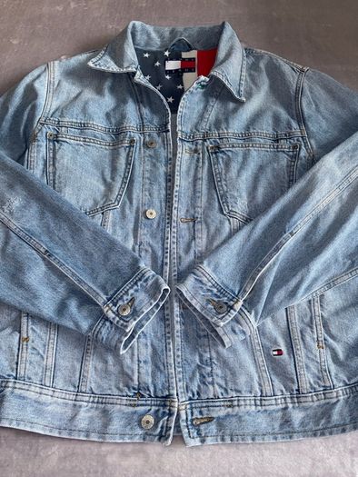 Vintage 90s USA Flag Rare Tommy Hilfiger American Flag Denim Jacket Light Blue Wash Oversized Big Tommy Logo At The Back Unisex Size S
