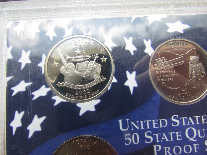 US 2002 State Quarters Proof Set.In case BU Frosted detail.
