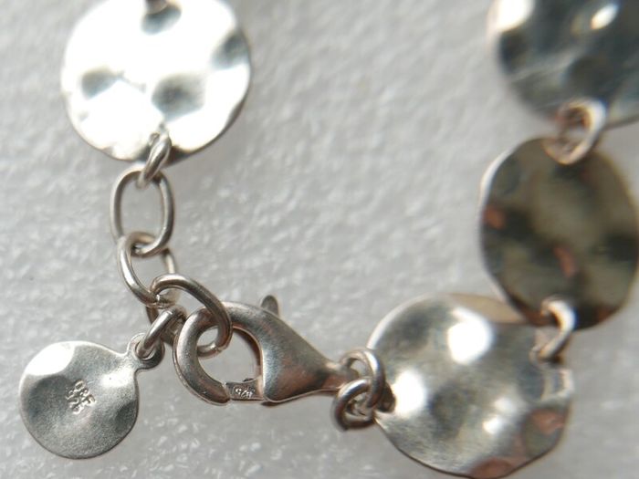 D&F 925 Sterling Silver Hammered Disc Bracelet
