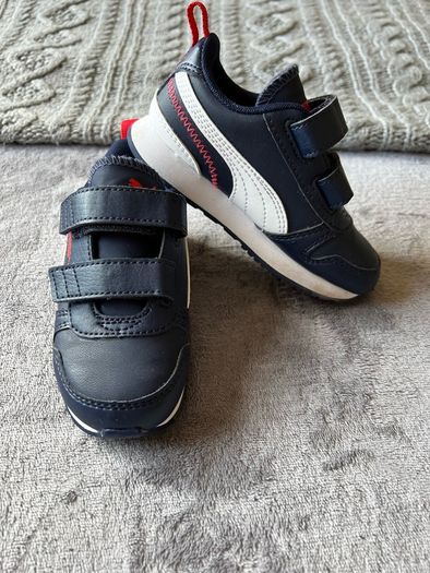 Boy trainers UK7-EU24