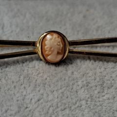 cameo brooch