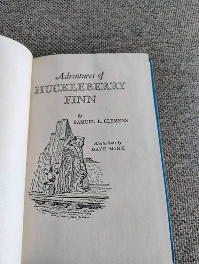 Huckleberry Finn by Samuel L Clemens 1953 hardback in very good condition with signs of wear on the cover see photos FREE STANDARD POSTAGE INCLUDED