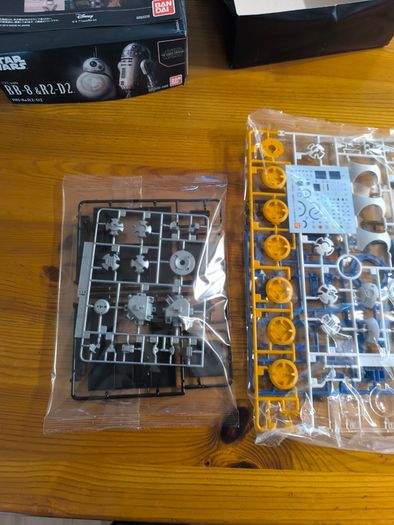 Bandai 1/12 Star Wars BB-8 & R2-D2 Model Kit (OOP / Out of Production)