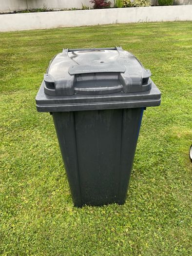 wheelie bin