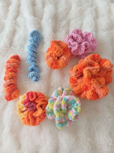 Soft fidget worms and infinity ball