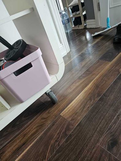 Stunning floating unit on wheels