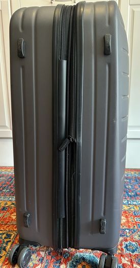 It luggage suitcase medium