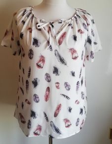 Ladies Beautiful Top Blouse with Pattern Of Feathers Size XL