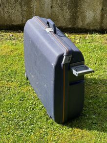 Samsonite case with key