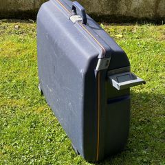 Samsonite case with key